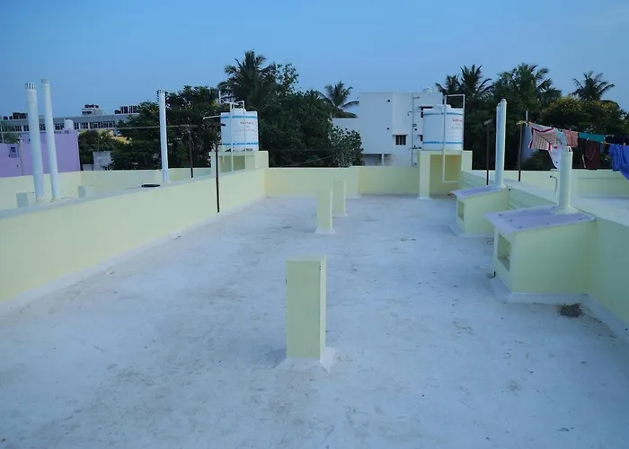 Spacious 2Bhk With Parking And Terrace